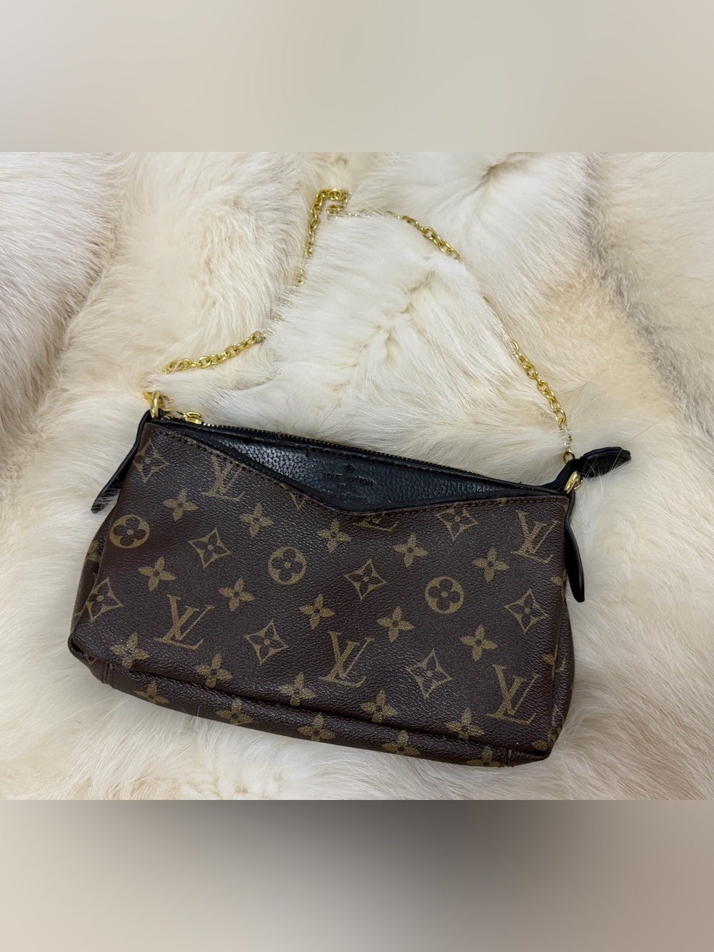 Louis Vuitton FASHION Monogram Pallas Clutch